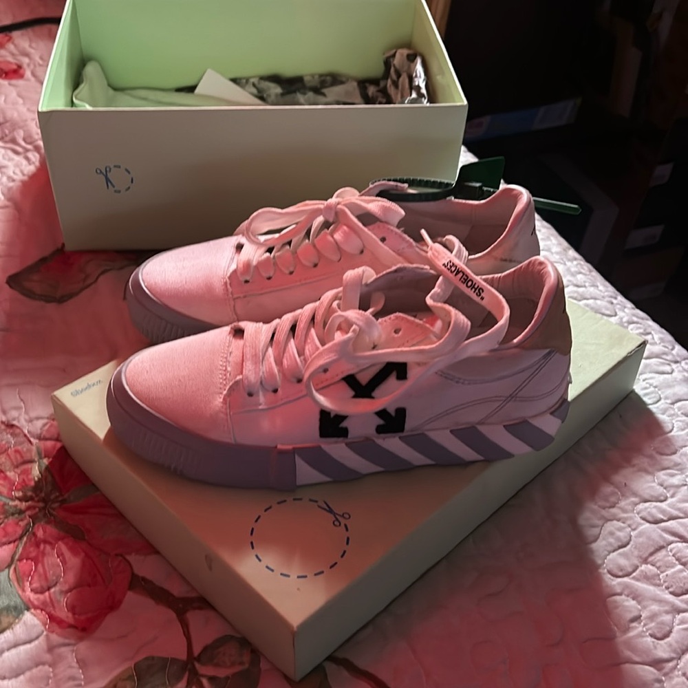 Off White Vulc Sneakers ( White & Gray )